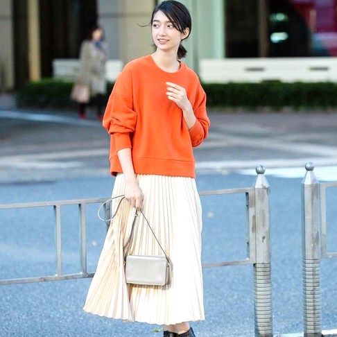 オレンジトップスで明るく 大人女子が真似したいデイリーコーデ15選 Folk