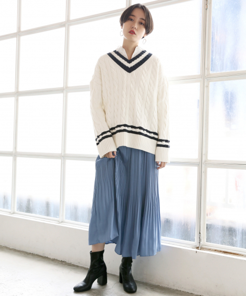 サテンケシプリーツスカート