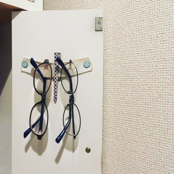 扉裏収納　メガネ