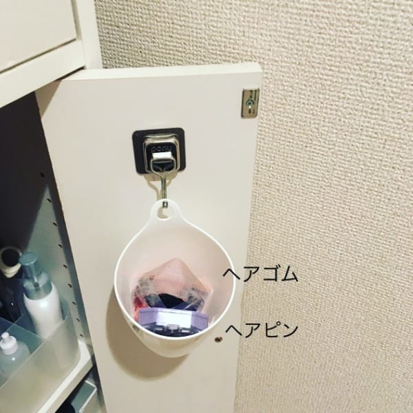 扉裏収納　ヘアゴム