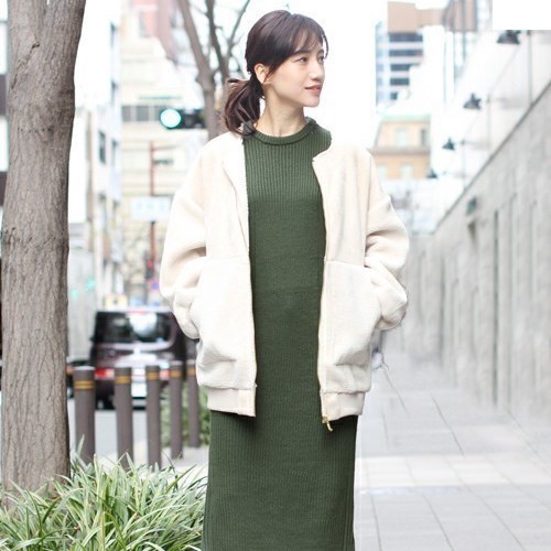 ニット スウェットワンピースを春コーデにシフト 春らしく着こなすアレンジ術とは Folk