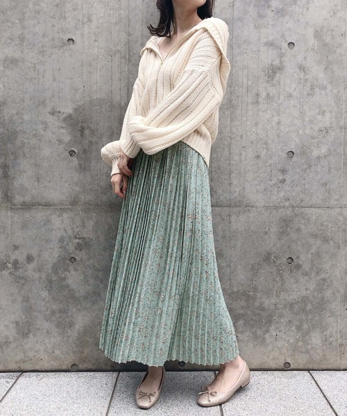 プリーツロングスカート