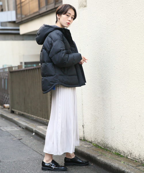 サテンケシプリーツスカート