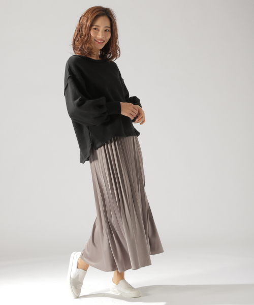 サテンプリーツロングスカート