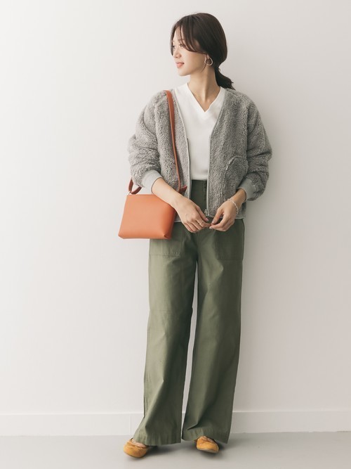 グレーカーディガンの春夏コーデ特集 地味見えしない大人の上品な着こなし術を Folk