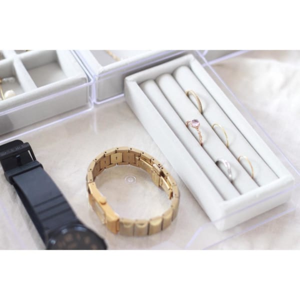 無印 ダイソーetc を活用 腕時計 アクセサリー メイク用品の収納術 Folk