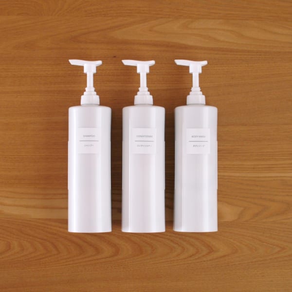 連載 浴室ボトルに新発想 詰め替えストレスなしの真っ白スマートホルダー Folk