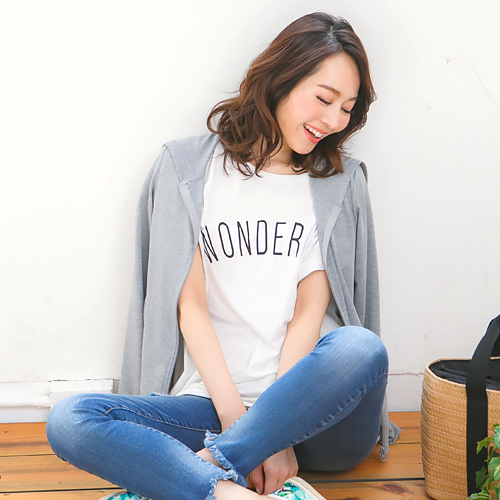 グレーパーカーの大人女子コーデ50選 地味見えしない上級者の着こなしを真似しよう Folk