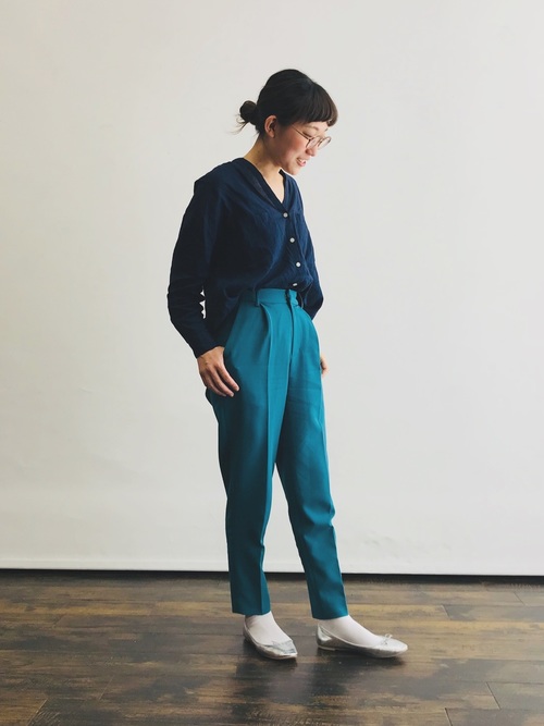 丸メガネの大人女子コーデ特集 デートでもオフィスでもおしゃれ認定間違いなし Folk