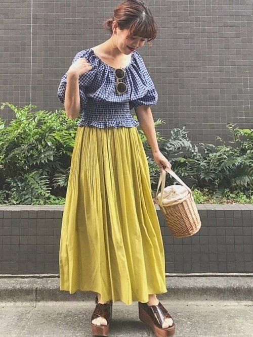 サングラスのコーデ50選 日差しが気になる季節もおしゃれな大人スタイル Folk