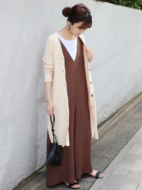 白カーディガンコーデ45選！レフ板効果で肌をパッと明るく若々しく 