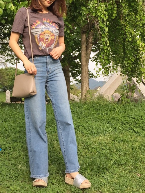 シルバーサンダルコーデ特集 19トレンドのメタリックを足元に取り入れて Folk