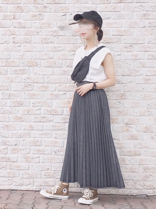 黒キャップの大人女子コーデ50選 きれいめカジュアルを演出するレディーススタイル Folk