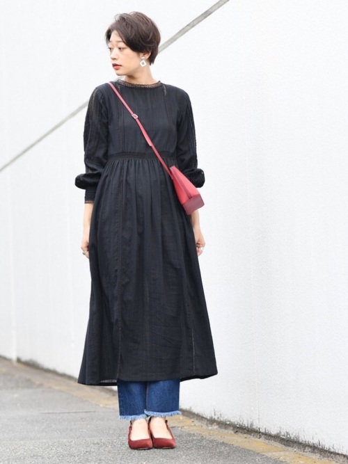 赤バッグの春夏コーデ特集 シンプルファッションのアクセントにしておしゃれ上級者 Folk