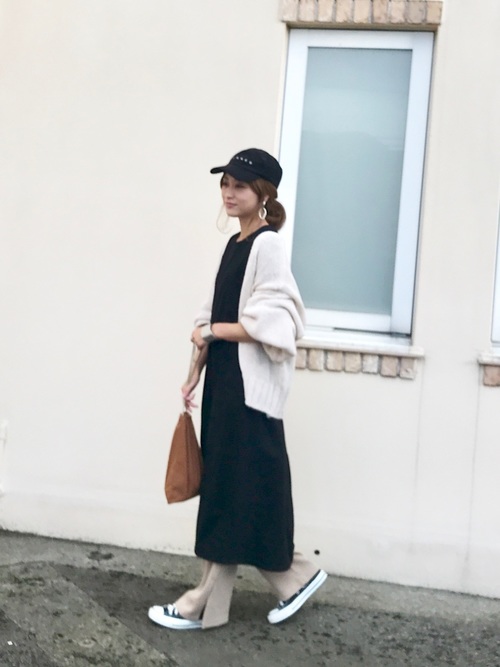 黒キャップの大人女子コーデ50選 きれいめカジュアルを演出するレディーススタイル Folk