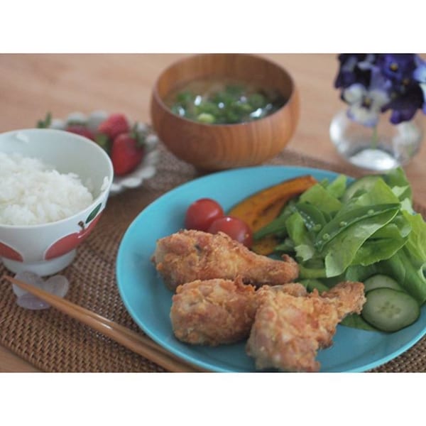 シンプルな北欧食器 イッタラ ティーマ で彩るテーブル風景をご紹介 Folk