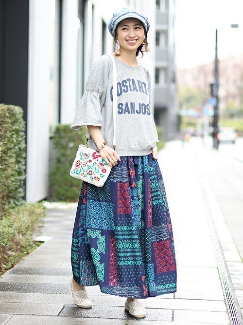 水色アイテムで作る大人女子コーデ50選 春夏ファッションのアクセントにしよう Folk