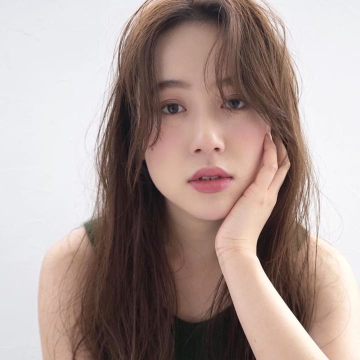 40代におすすめのロングヘア特集 エレガントなヘアスタイルを叶えるコツをご紹介 Folk