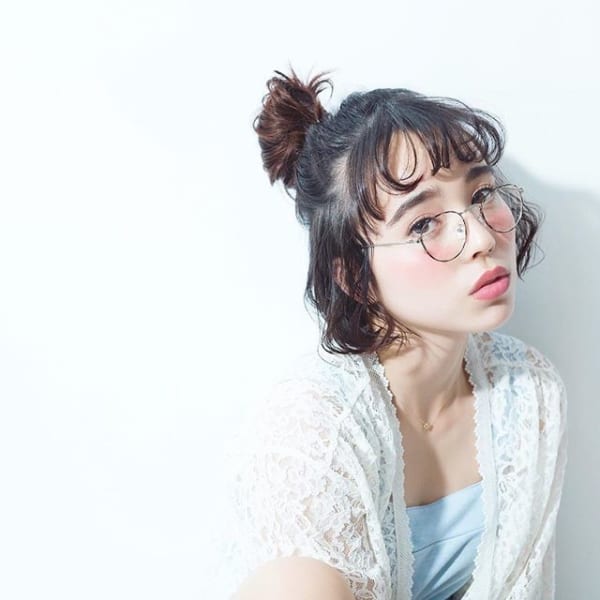 丸メガネに似合う髪型30選 長さ別 おしゃれな大人女子スタイルをご紹介 Folk