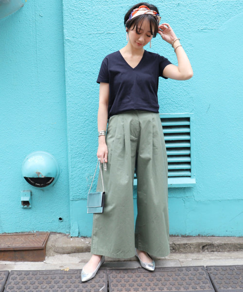 シンプルコットンVネックTシャツ