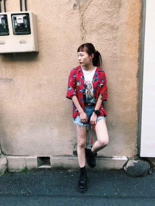 デニムショートパンツコーデ 19最新版 大人女子が着こなす夏スタイル Folk