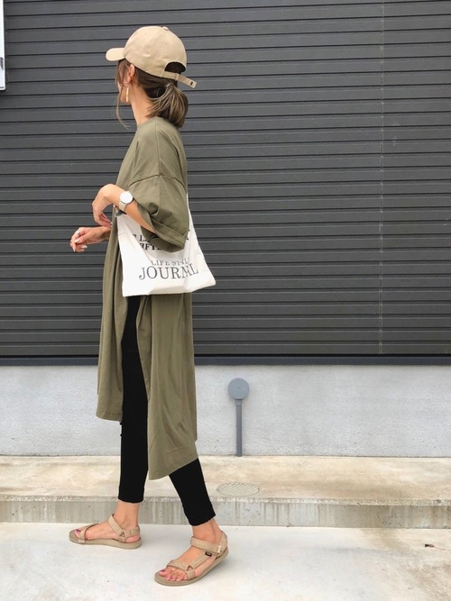 サコッシュバッグのレディースコーデ50選 最旬アイテムで大人のこなれ感を演出 Folk