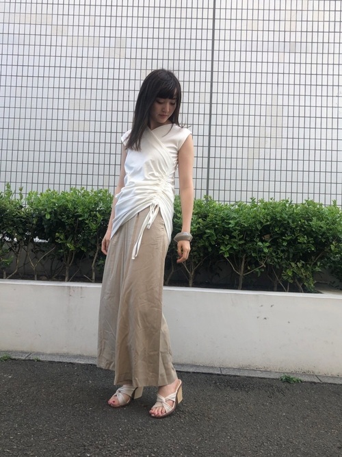 白サンダルコーデ特集 おしゃれさんが実践するトレンドスタイルを参考にしよう Folk