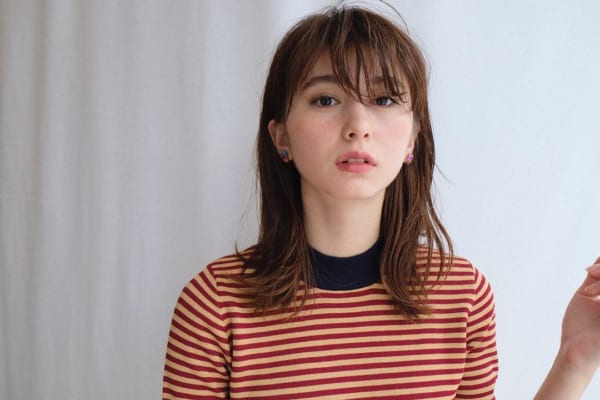 おでこが広い女性に似合う髪型まとめ 前髪でコンプレックスを上手にカバーしよう Folk