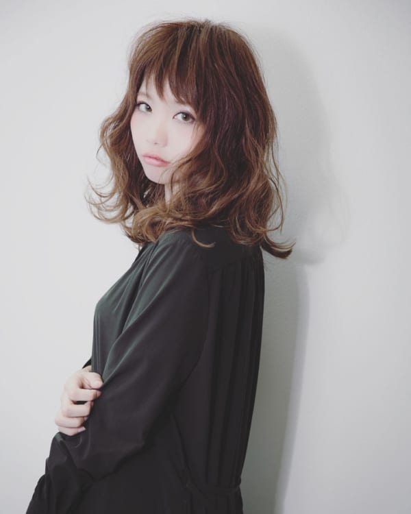 面長さんにおすすめの前髪ありミディアム６