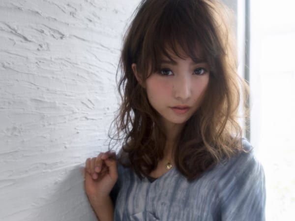 面長さんにおすすめの前髪ありミディアム１２