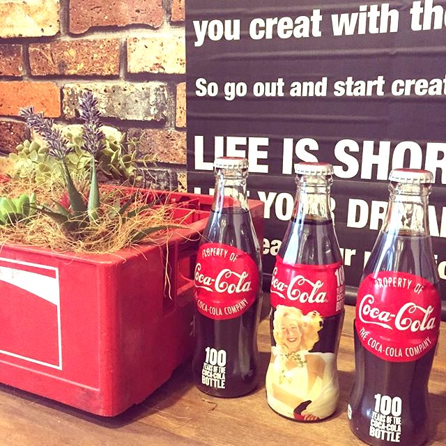 アメリカンインテリアにもぴったり コカ コーラアイテムがポップで可愛い Folk