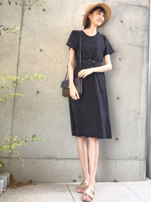 ユニクロのベルトつきTシャツワンピースコーデ2