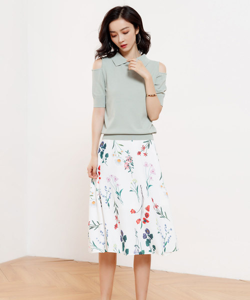 大人の肩見せスタイルは上品に オープン オフショルダーアイテムでヘルシーコーデ Folk