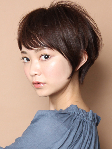 大人清楚な暗髪ショート