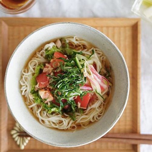 夏の食卓をおしゃれに演出する そうめん の盛り付け方アイデア集 Folk