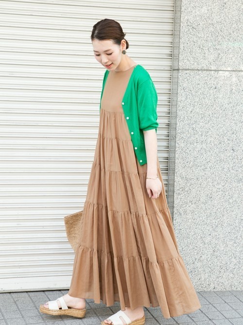 緑カーディガンコーデ特集 大人可愛い着こなし術を大公開 Folk