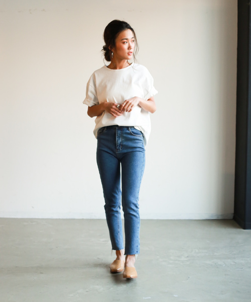 着回し力抜群 夏の定番 白カットソー を使ったおしゃれコーデ選 Folk