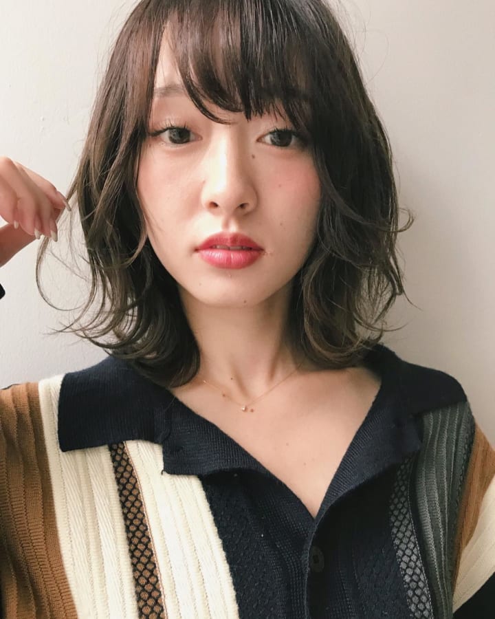 面長さんに似合う髪型30選 気になるフェイスラインをおしゃれヘアでカバー Folk