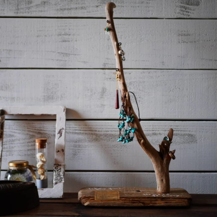 自慢のアイテムはインテリアに アクセサリーのディスプレイ収納アイデア Folk