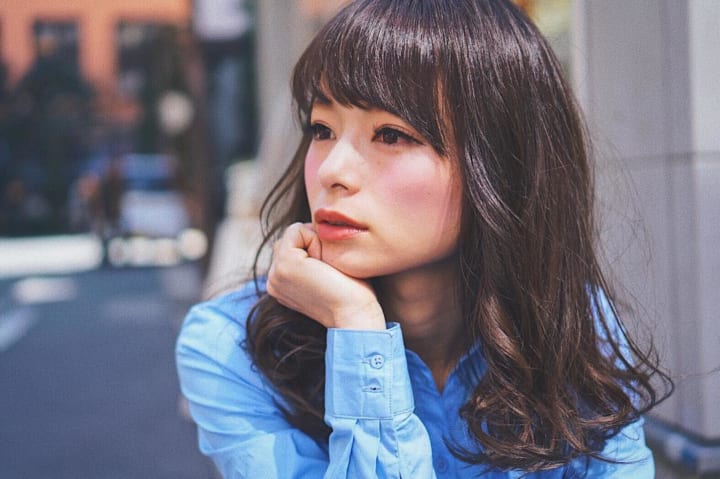 面長さんに似合う髪型30選 気になるフェイスラインをおしゃれヘアでカバー Folk