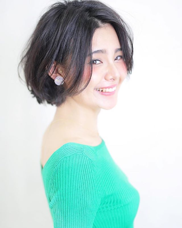 ショートボブ 前髪なしの髪型がおしゃれ 大人のヘアスタイル特集 Folk