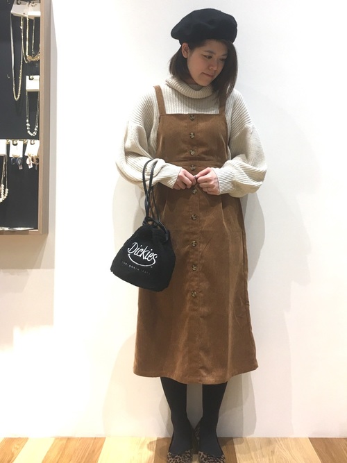 ドルマンスリーブニットでふんわり大人可愛く