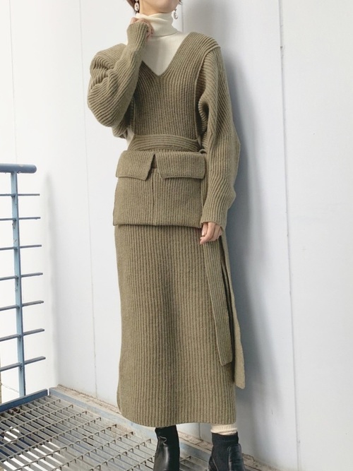 ニットワンピース×白ニットコーデ