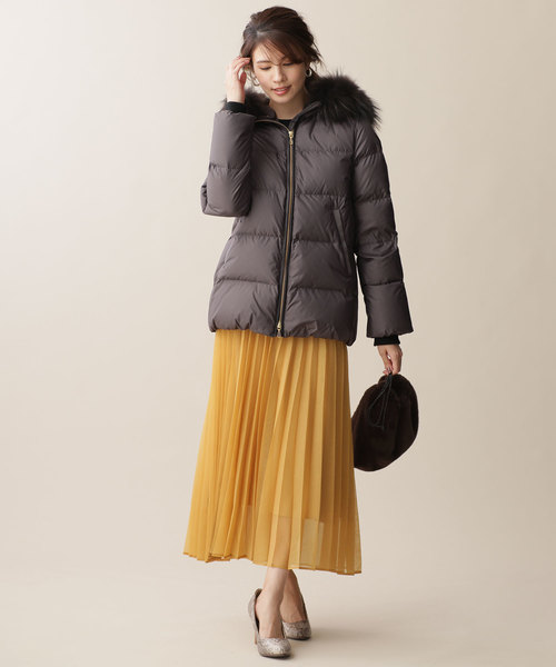 グレーダウンのレディースコーデ24選 きれいめカジュアルな着こなしをご紹介 Folk