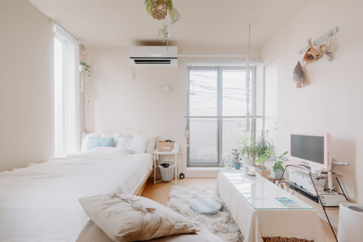 色数をおさえてつくる 一人暮らしのナチュラルなリゾートインテリア Folk