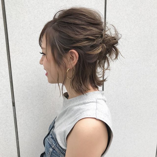 毛先を好きに遊ばせた可愛いボブヘアアレンジ