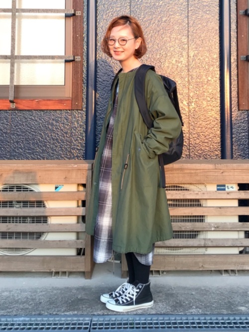 コート リュックのレディースコーデ集 大人が挑戦したいきれいめな着こなし術 Folk