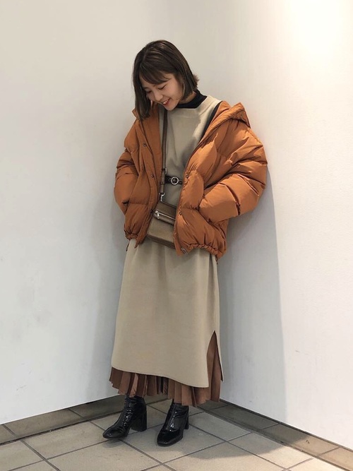 フードダウン×ニットワンピース