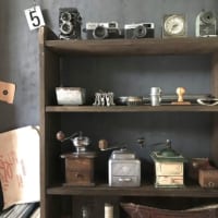お部屋にヴィンテージ感をプラス！ジャンクアイテムのあるクールなインテリア