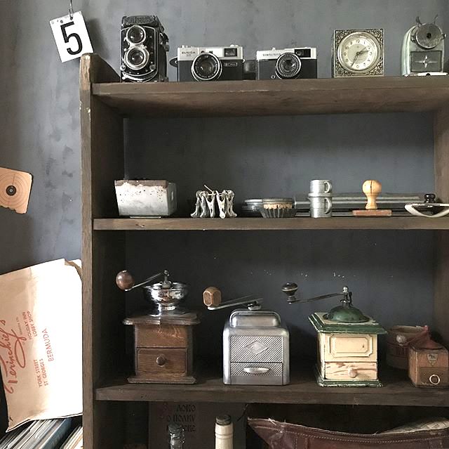 お部屋にヴィンテージ感をプラス!ジャンクアイテムのあるクールなインテリア | folk